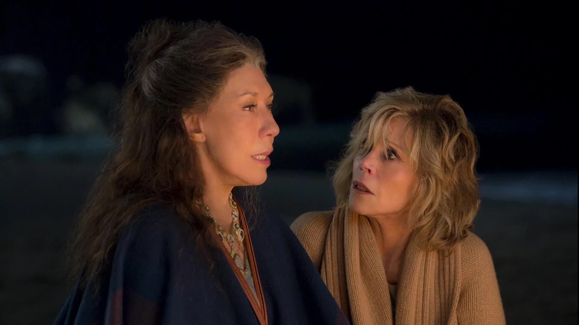 S1E1 - Grace and Frankie
