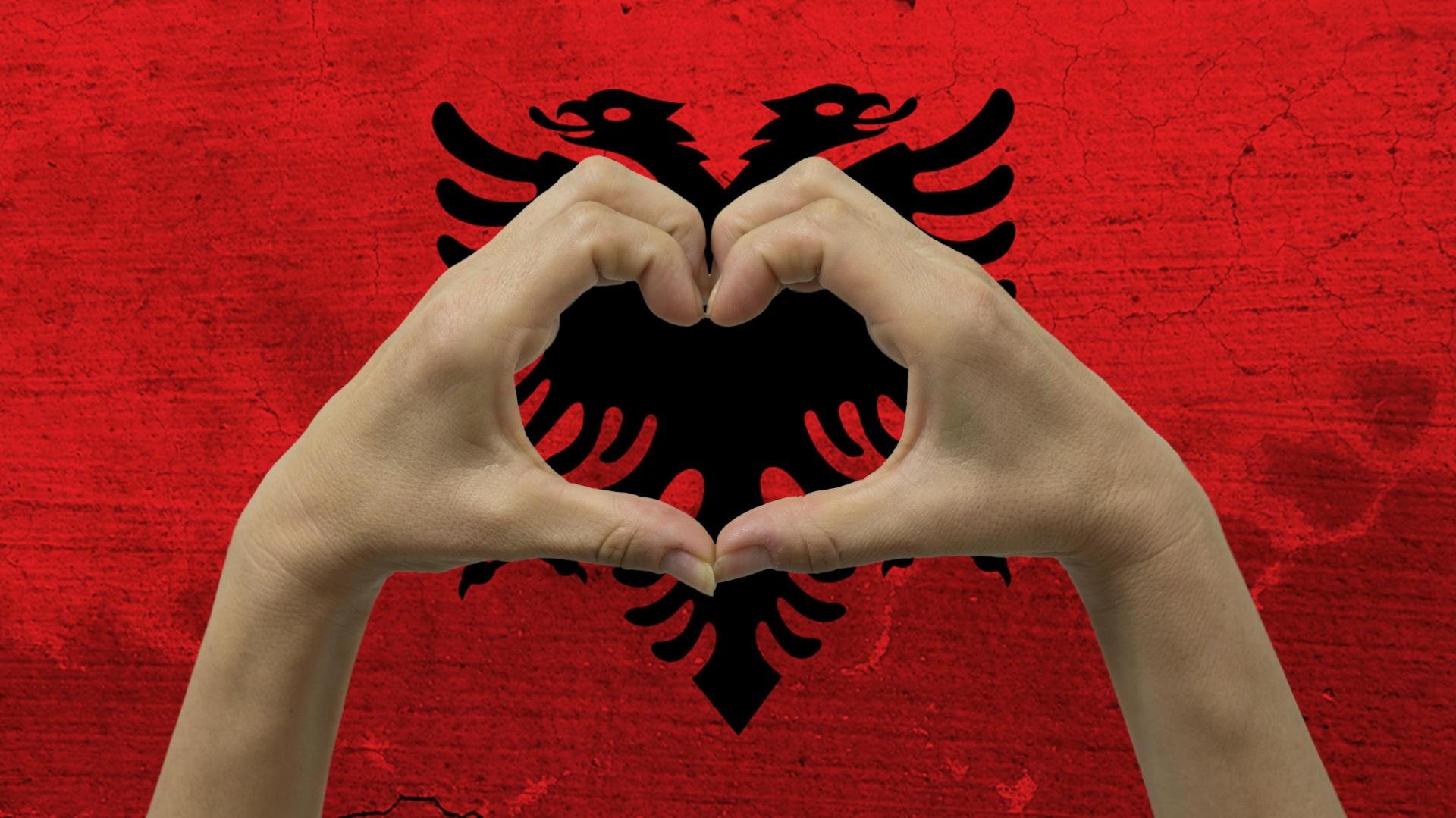 Larg duart nga Shqipëria